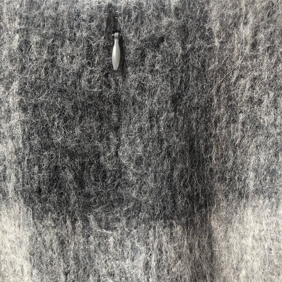 Talbots alpaca/wool blend grey plaid pencil skirt size 10,knee length. - Picture 5 of 6